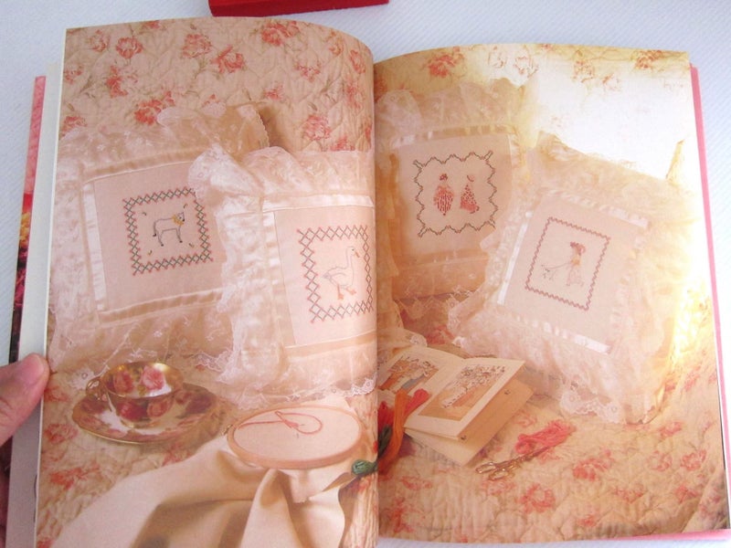 **KATE GREENAWAY CROSS STITCH DESIGNS - JULIE HASLER - OVER 30 SUPERB GIFT Carousel 19