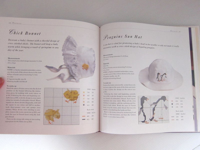 **BABY CROSS STITCH : OVER 40 CAPTIVATING DESIGNS - CHRIS TIMMS Carousel 19