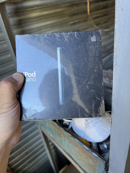 Ipod Nano 1st Generation 1gb still SEALED. Carousel 3