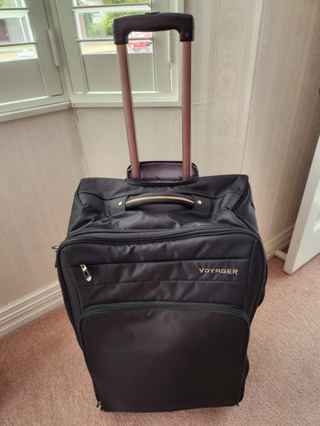 Voyager Large 69cm Ultra Lightweight 2.9kg Suitcase62863863627905119
