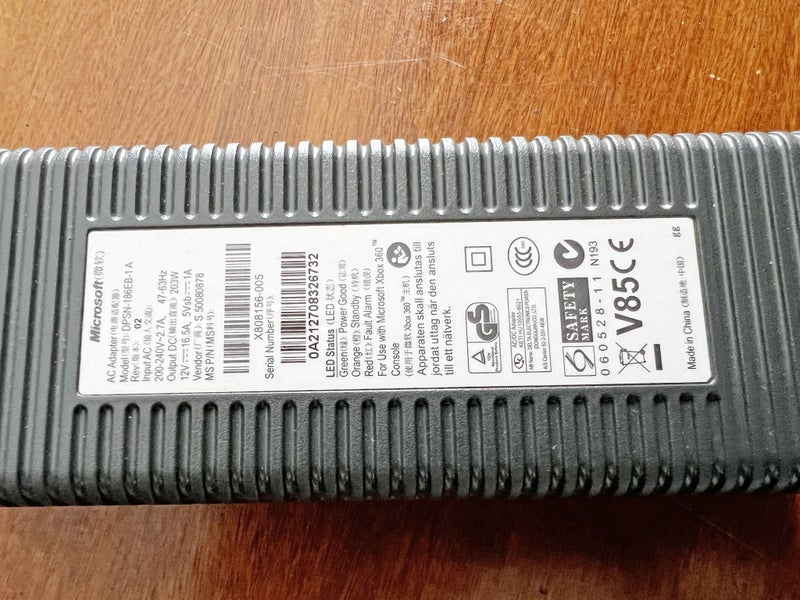Classic Xbox 360 with 60GB HDD - Refreshed and Ready to Play! Carousel 9