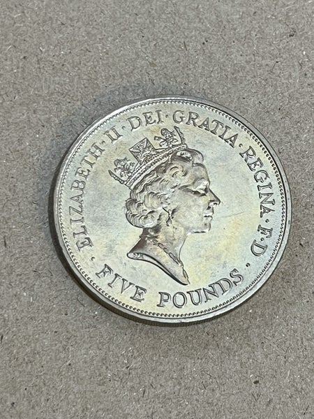 1990 commemorative 5 pounds - 90th birthday Queen Mother Carousel 2