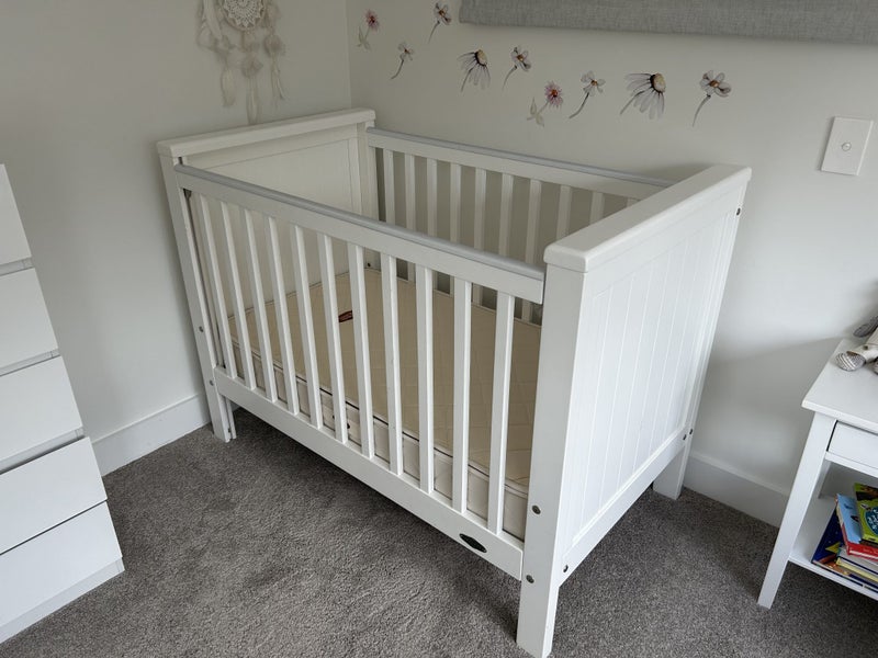 Touchwood 4-in-1 Chateau Cot Carousel 2