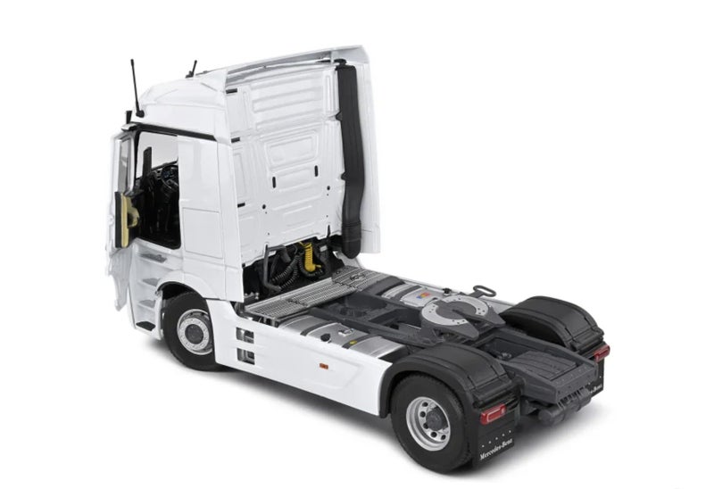 1/24 scale Volvo/Mercedes tractor unit prime mover truck diecast model Carousel 2