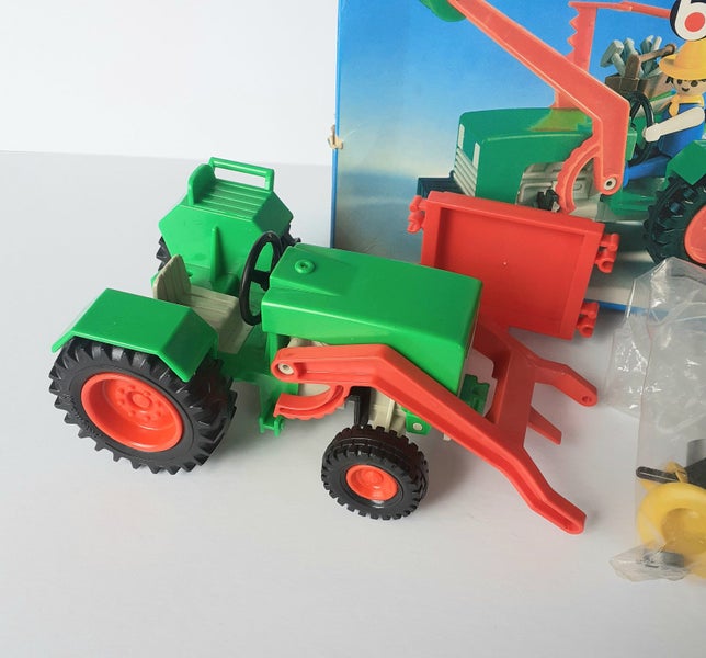 PLAYMOBIL 1974 GEOBRA - 3500 - Farm Tractor - MINT in Box. Carousel 8