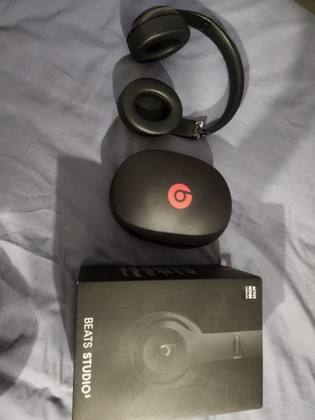 Beats Studio 3 Wireless Carousel 1