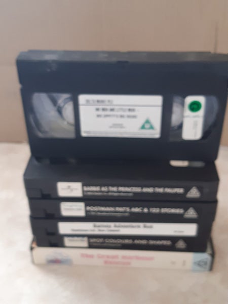 5 x Childrens Movies on VHS Carousel 1