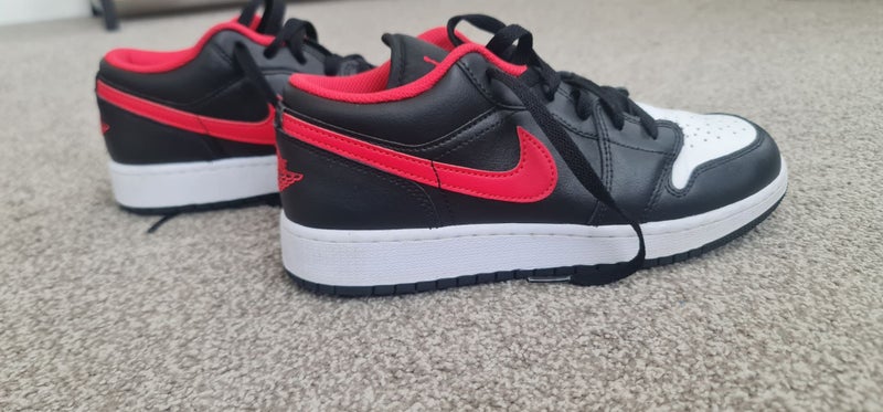 NIKE Air Jordan 1 Low (US 7Y) - ALMOST BRAND NEW Carousel 7