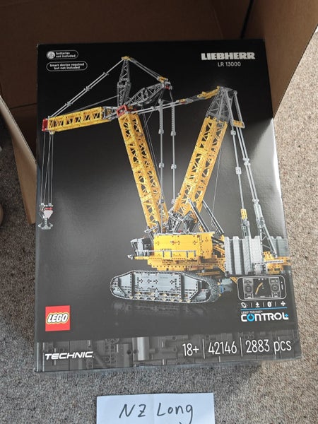 LEGO Technic 42146 Liebherr Crawler Crane LR 13000 Carousel 1