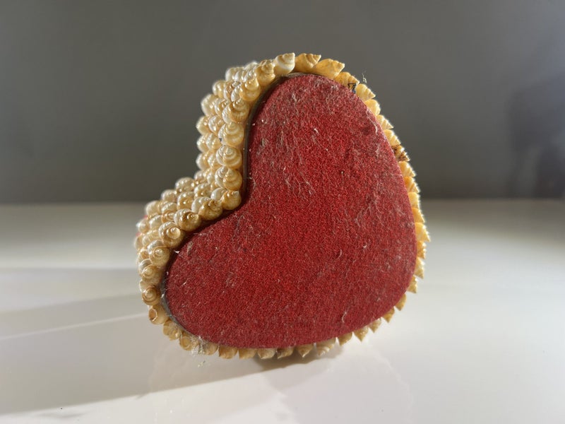 Vintage Shell Sweetheart Box Carousel 9