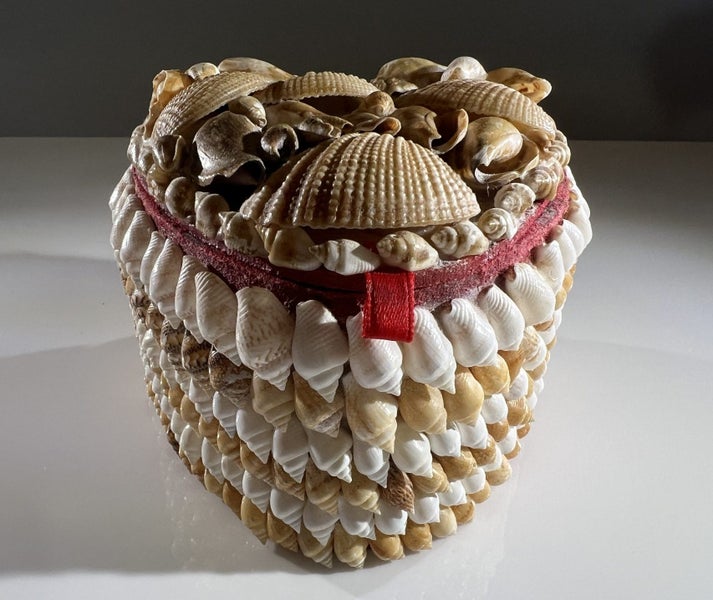 Vintage Shell Sweetheart Box Carousel 2