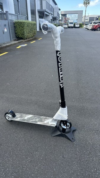 scooters B Carousel 1