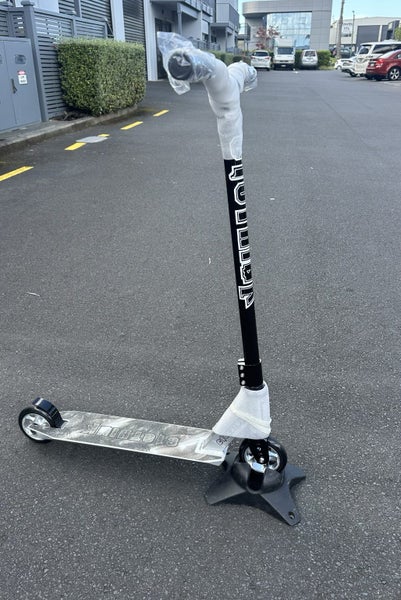 scooters B Carousel 8