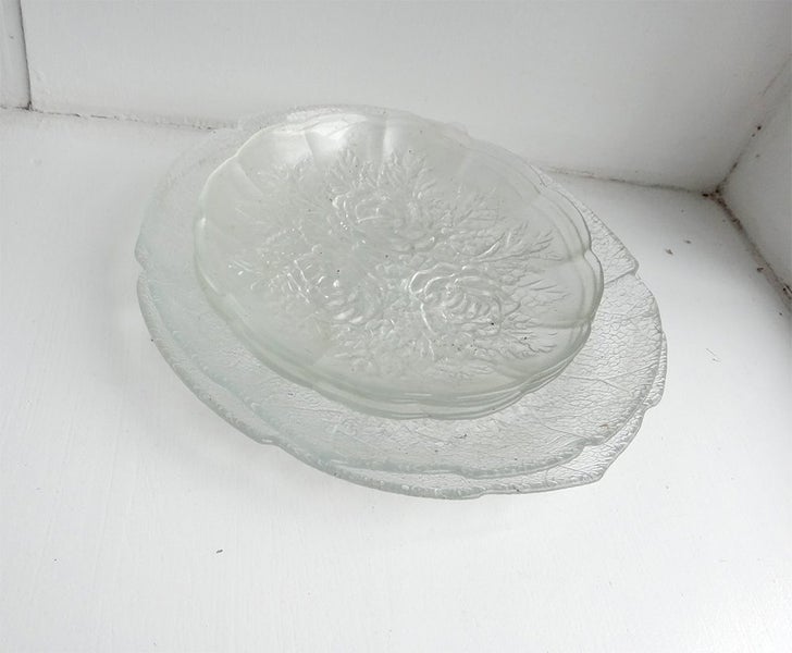 glass plates (rose pattern x3, leaf pattern x 2) Carousel 1