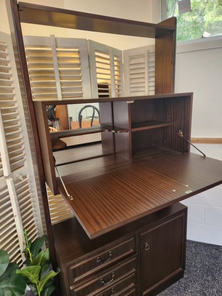 Retro mahogany display cabinet Carousel 2