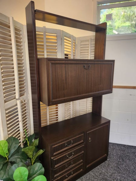 Retro mahogany display cabinet Carousel 1
