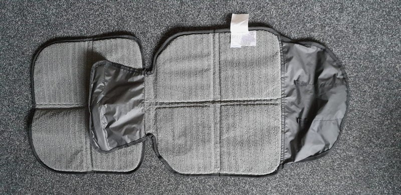 Booster seat with car seat protector Carousel 6