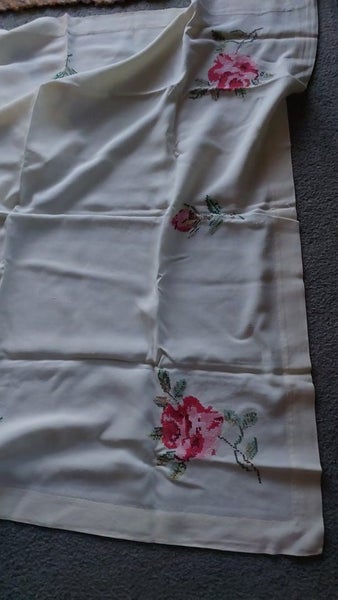 Rose Embroidered Tabelcloth Carousel 7