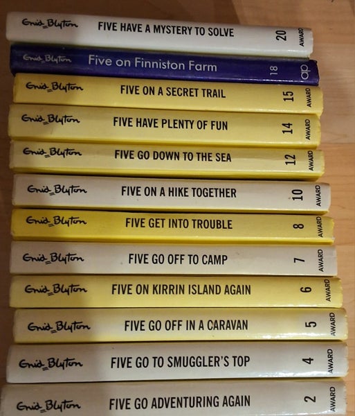 12xVNTGE HDBK FAMOUS FIVE BOOKS BKS* 2*4* 5* 6*7* 8*10*12* 14*15*18*20 Carousel 2