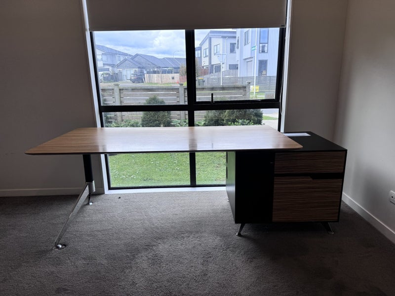 Jesper High quality solid executive office desk Carousel 1