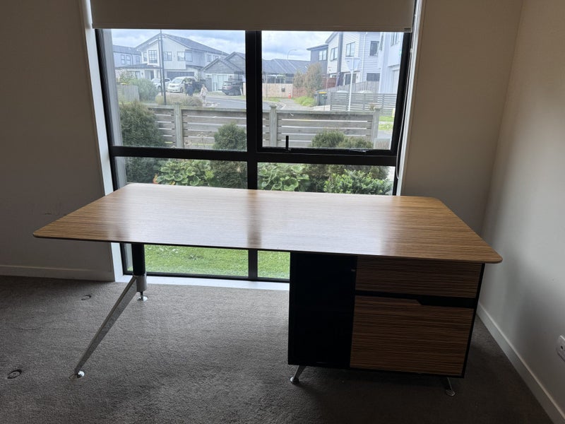 Jesper High quality solid executive office desk Carousel 2