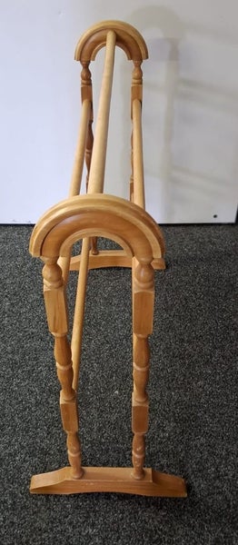 Rimu Free standing towel rail Carousel 2
