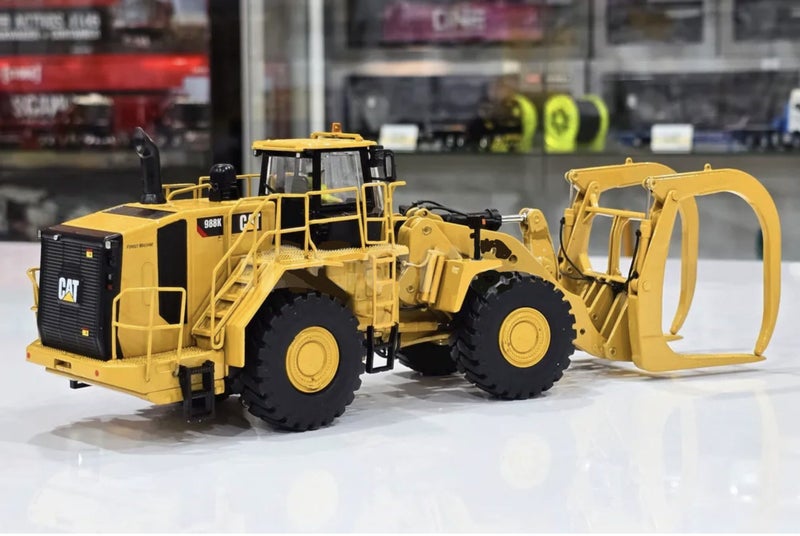 Cat 988K Wheel Loader with grapple High Line Series 1/50 scale DiecastMasters Carousel 7