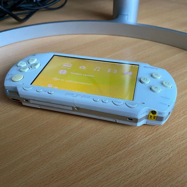 SONY PSP 1002 Console - White Carousel 4