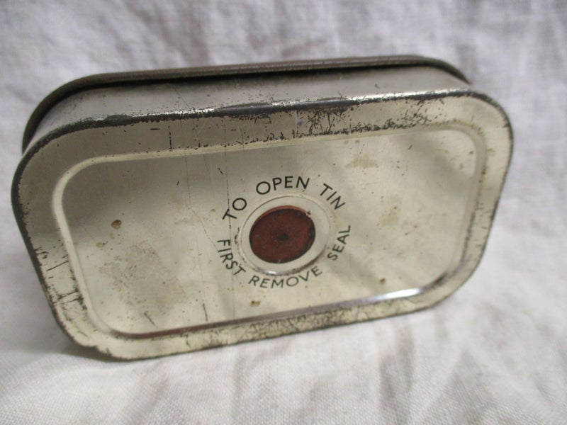TBAC 2261 - Old Tobacco Advertising Tin - Bulwark Cut Plug - England Carousel 4
