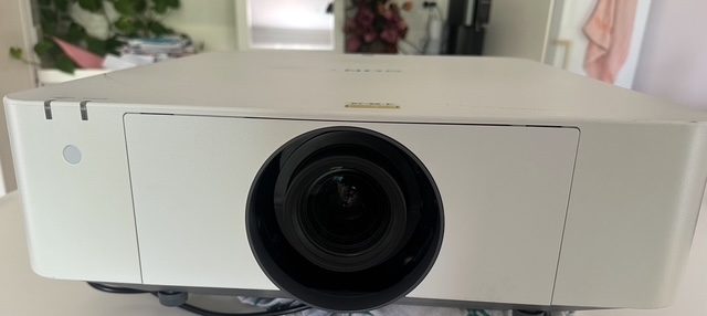 Sony Home Cinema Laser Projector 5000 Lumens HDMI Lens Shift 20K Bulb Life 10K $64146142329985111