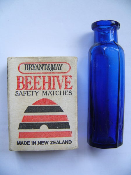 Cobalt blue 7cm medicine bottle from old NZ frontier site Carousel 1