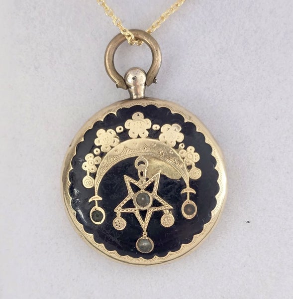 Victorian 1880 18ct gold and enamel pendant Carousel 2