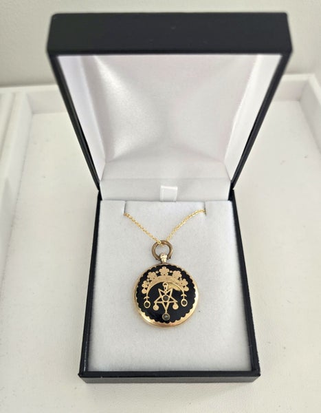 Victorian 1880 18ct gold and enamel pendant Carousel 1