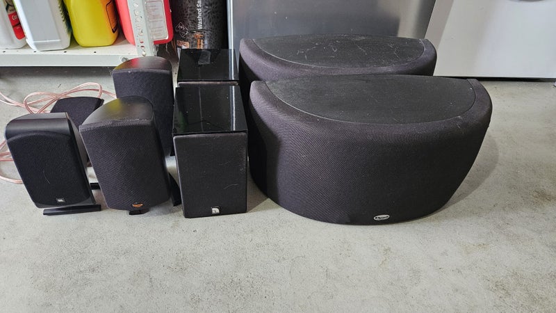 selection of loudspeakers Carousel 1