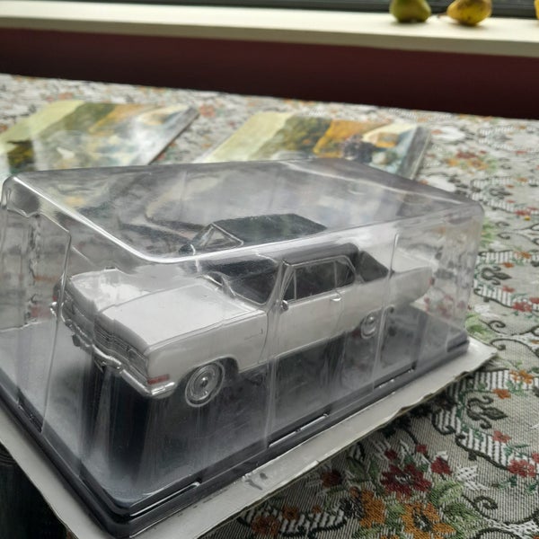 OPEL DIPLOMAT 1/24 DIECAST Carousel 1