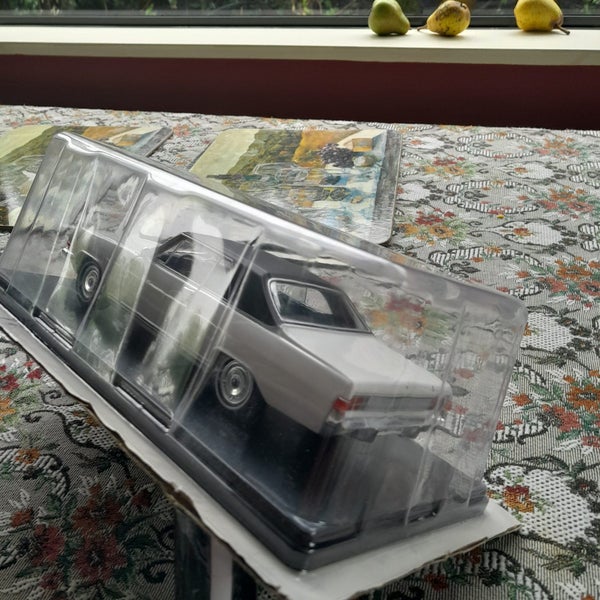 OPEL DIPLOMAT 1/24 DIECAST Carousel 2
