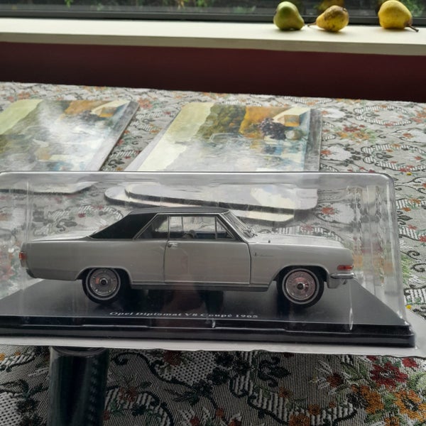 OPEL DIPLOMAT 1/24 DIECAST Carousel 3