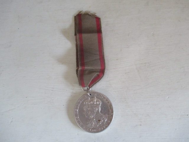 EMU WINES AUSTRALIAN 1935 ROYAL APPT MEDAL Carousel 2