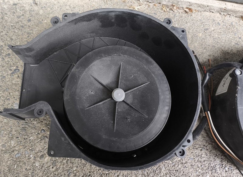 3x Sample Rangehood motors. 230VAC 3 speed Carousel 2