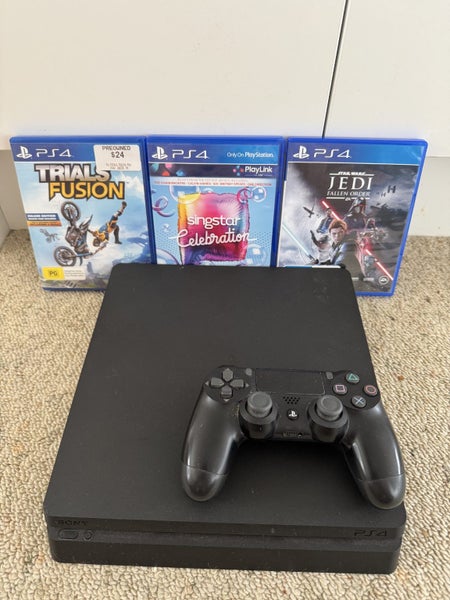 PS4 Console 3 games and Controller Carousel 1