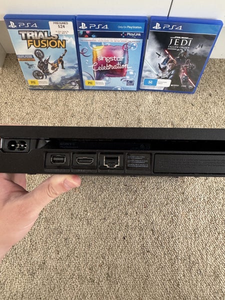 PS4 Console 3 games and Controller Carousel 4