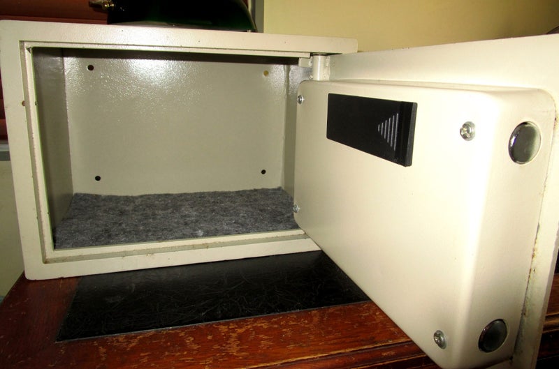 *** KEEP YOUR VALUBLES SECURE IN THIS GOOD STRONG HOME SAFE *** Carousel 2