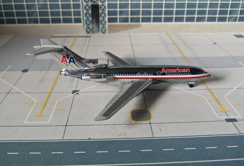 Scale 1/400 Dragon Wings (Jet-X) - Boeing B727-100 American Airlines (chrome) Carousel 2