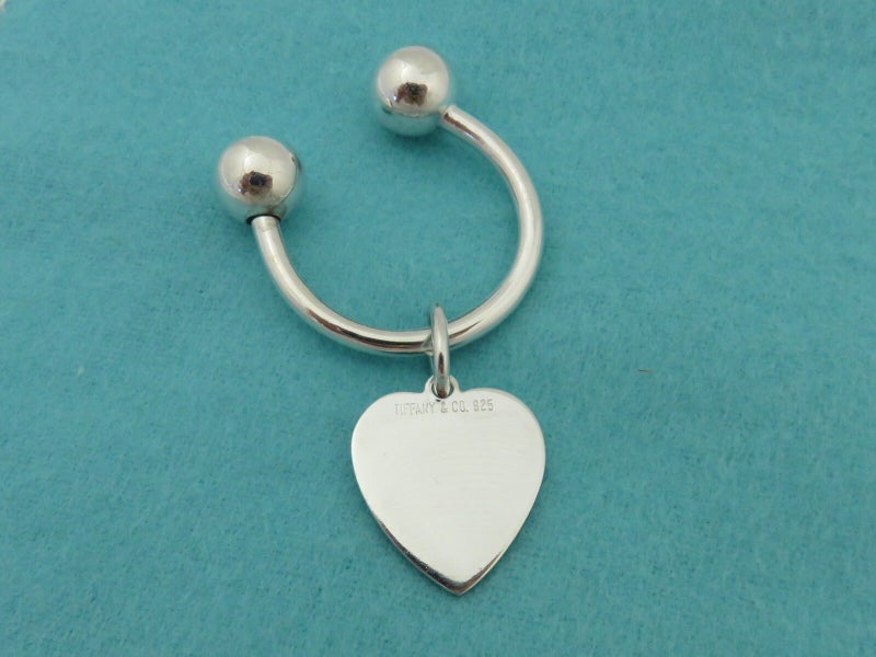 TIFFANY & CO Sterling Silver Heart Keyring Carousel 1