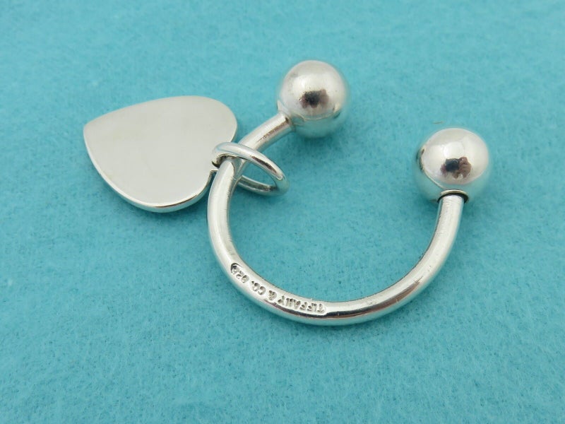 TIFFANY & CO Sterling Silver Heart Keyring Carousel 3