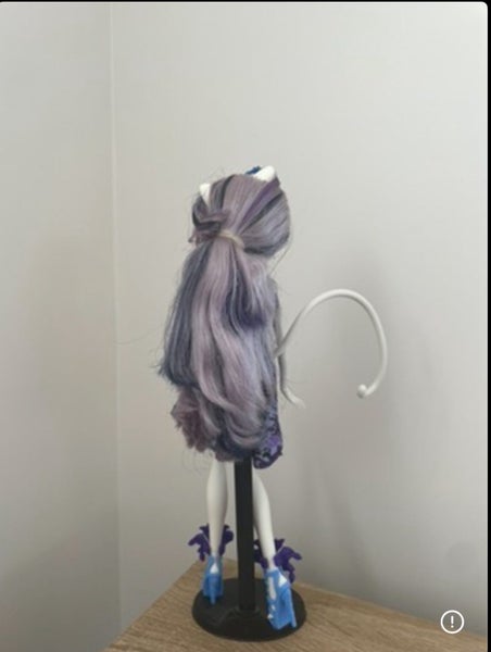 Monster High Gloom and Bloom Catrine DeMew Carousel 3