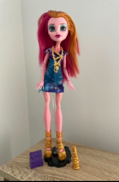 Monster High Freaky Field Trip Gigi Grant Carousel 1