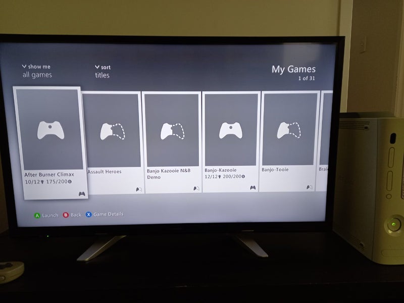 Xbox 360 Console // Gears of War bundle Carousel 11