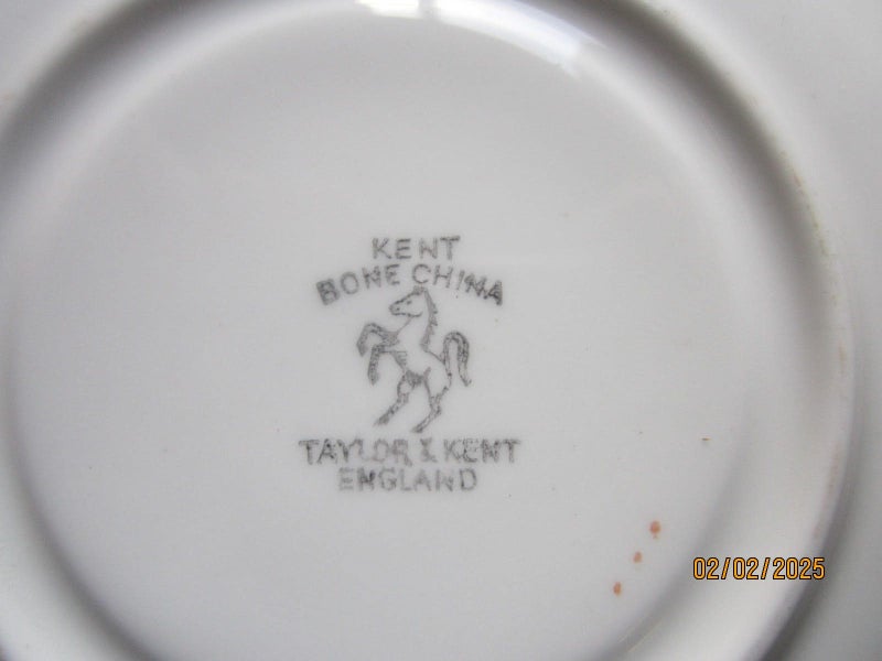 Royal Vale Briar Rose Trio. Carousel 4