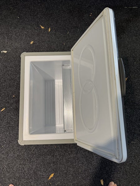 Portable 3 way camping fridge 42 litres Carousel 2